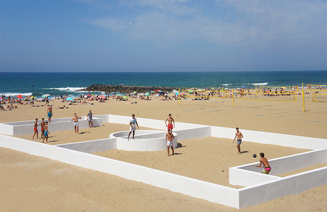benedetto-bufalino-terrain-de-sport-sports-field-anglet-beach-france-designboom-03.jpg