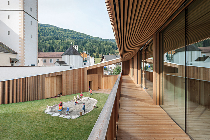 feld72-kindergarten-valdaora-di-sotto-tyrol-designboom-03.jpg