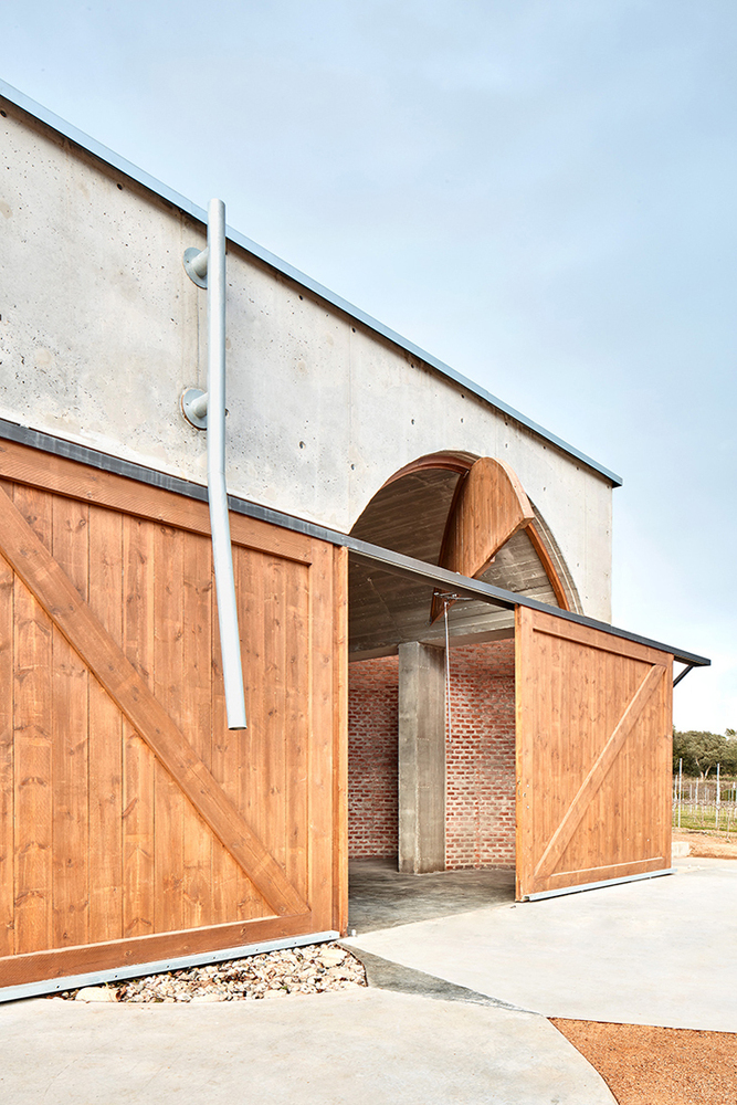 jorge-vidal-tomas-victor-rahola-mont-ras-winery-girona-catalonia-spain-designboom-09.jpg
