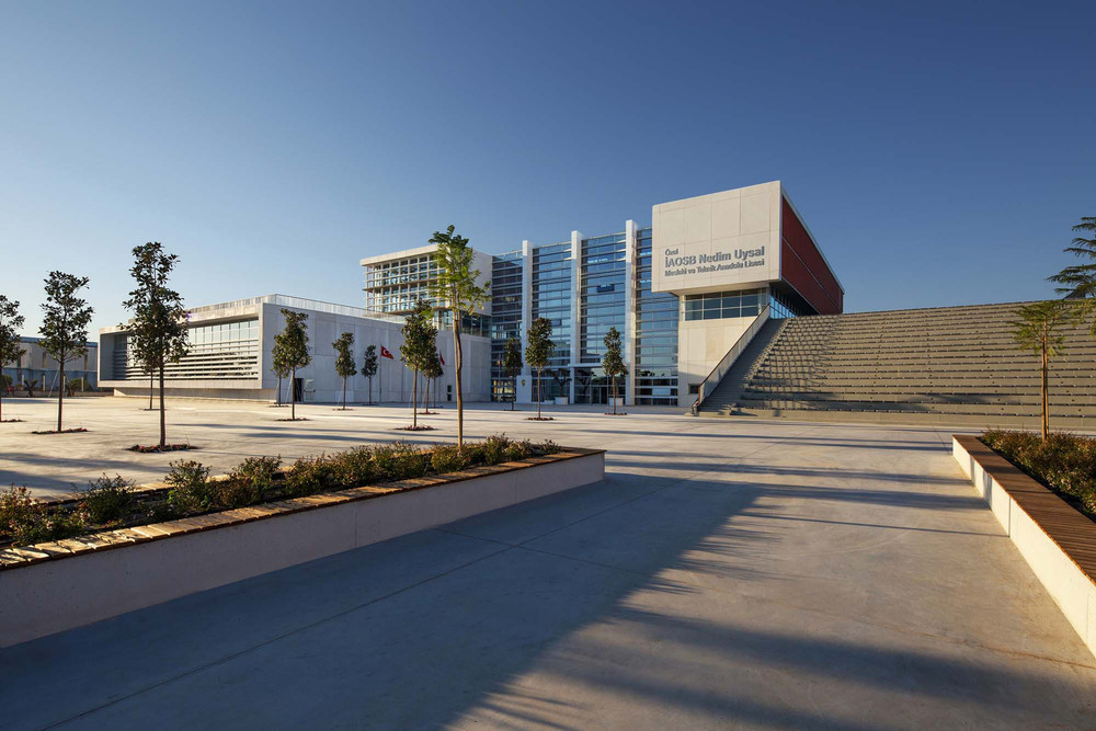 Özel İAOSB Nedim Uysal Mesleki ve Teknik Anadolu Lisesi (M artı D Mimarlık)