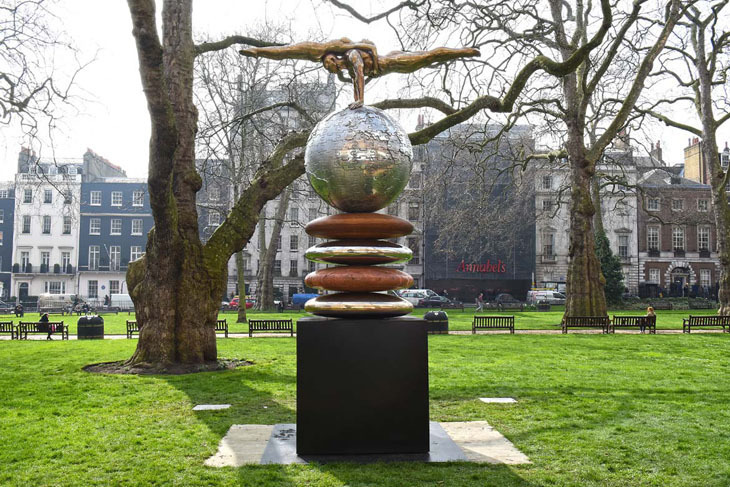 Four-Loves-London-England-01-Installations-Lorenzo-Quinn.jpg
