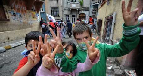 Tarlabaşı’dan Şanzelize’ye... Tarlabaşı’dan Şanzelize’ye...