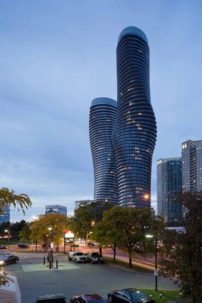 MAD_05049_Absolute Towers_p_12_nightview_by Iwan Baan_small.jpg