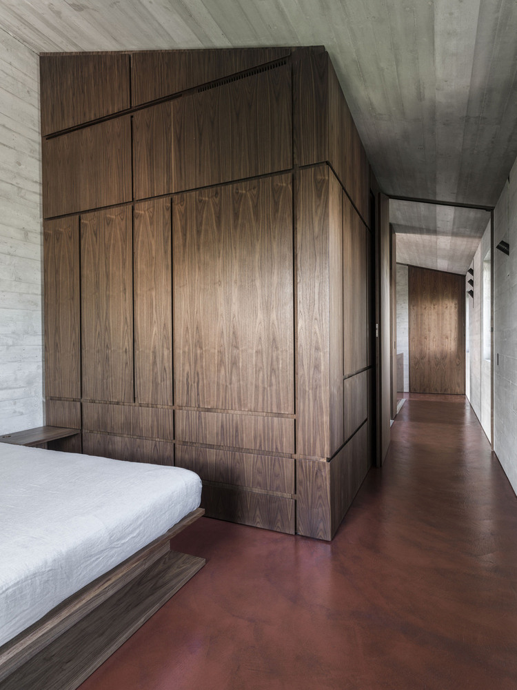 32_Guest bedrooms2000.jpg