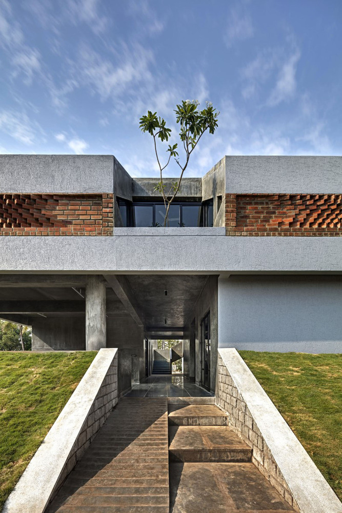 02 - North Elevation Entry.jpg