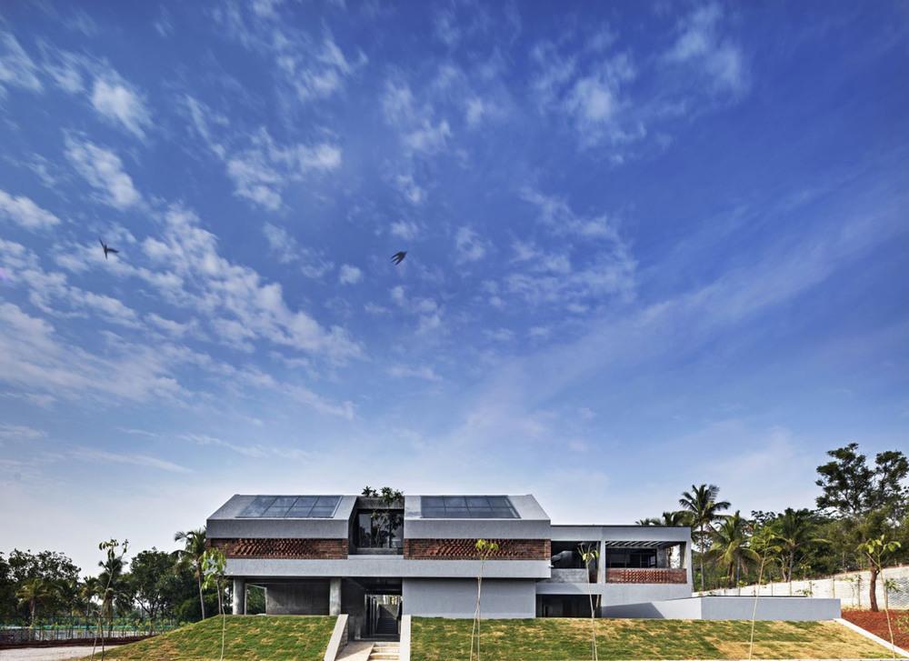 03 - North Complete View.jpg