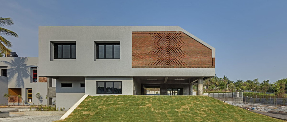 06 - East View.jpg