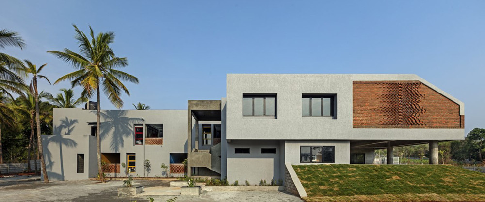 07 - East View showing the entire block.jpg