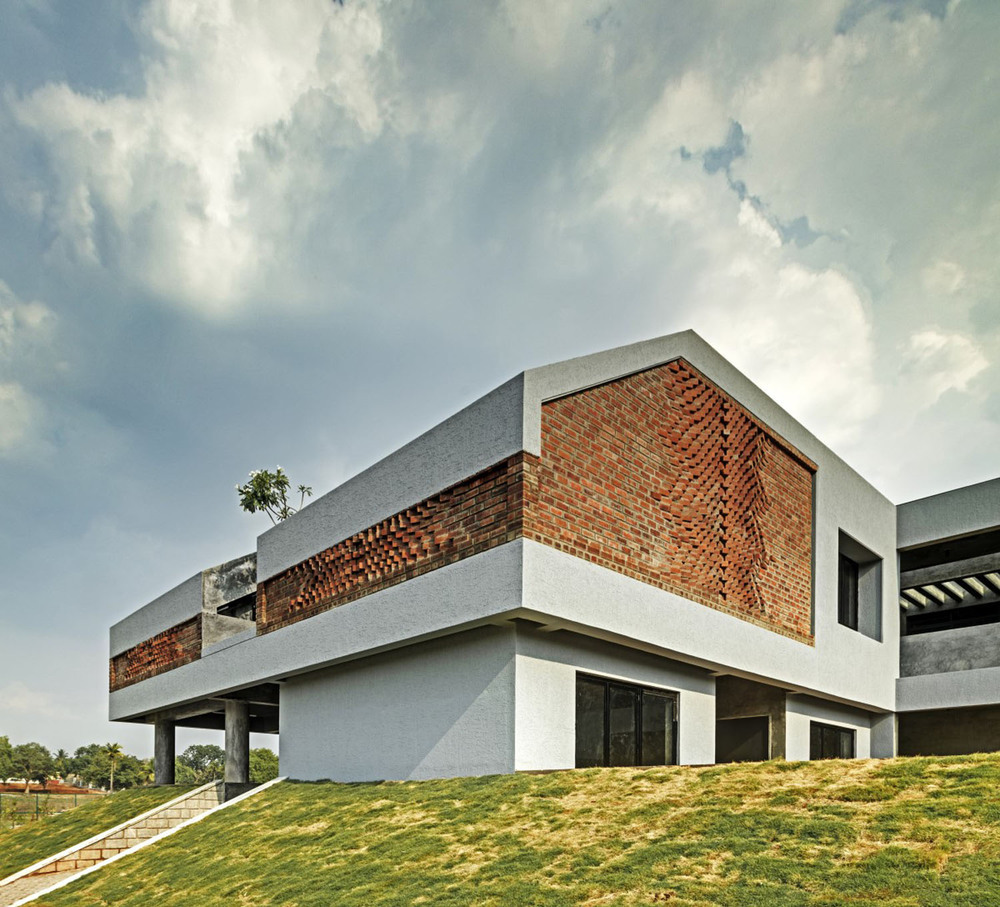 09 - North West View of the Library.jpg