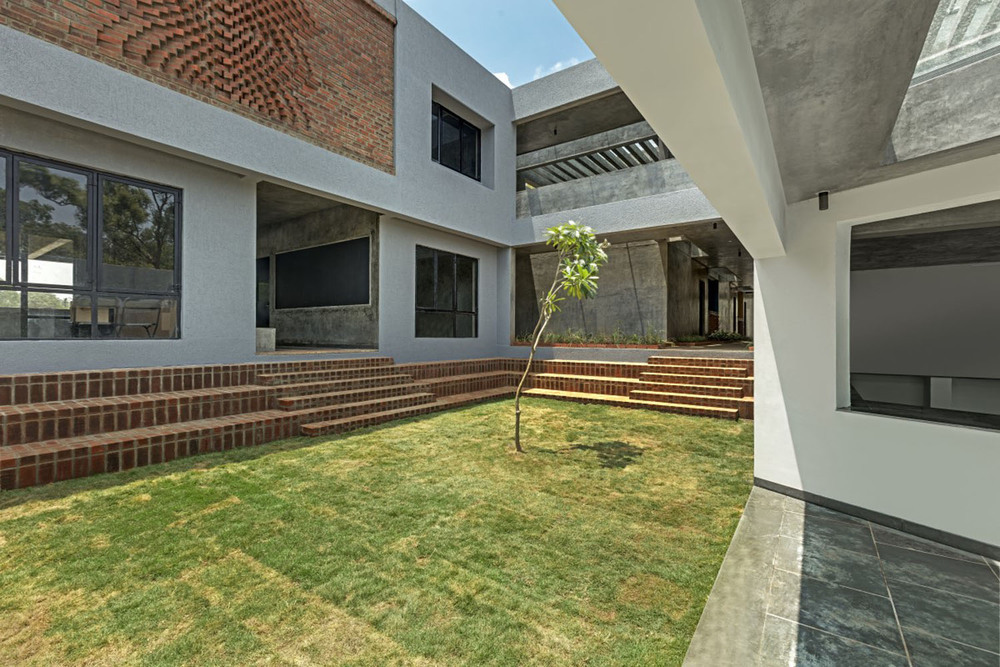 10 - Sunken Court through the cafeteria.jpg