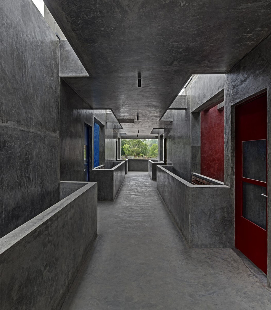 14 - Upper lvl classroom corridors.jpg