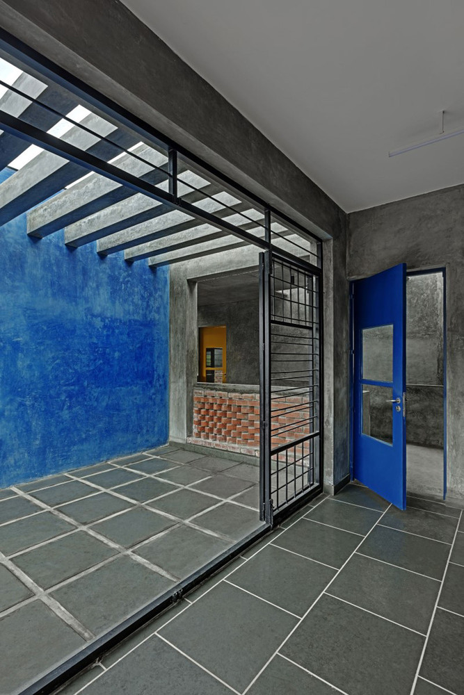 16 - Classroom with the breakout space.jpg