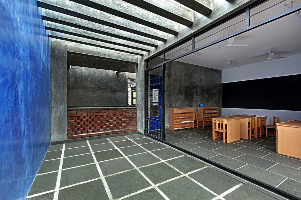 17 - Breakout space connected with the classroom.jpg