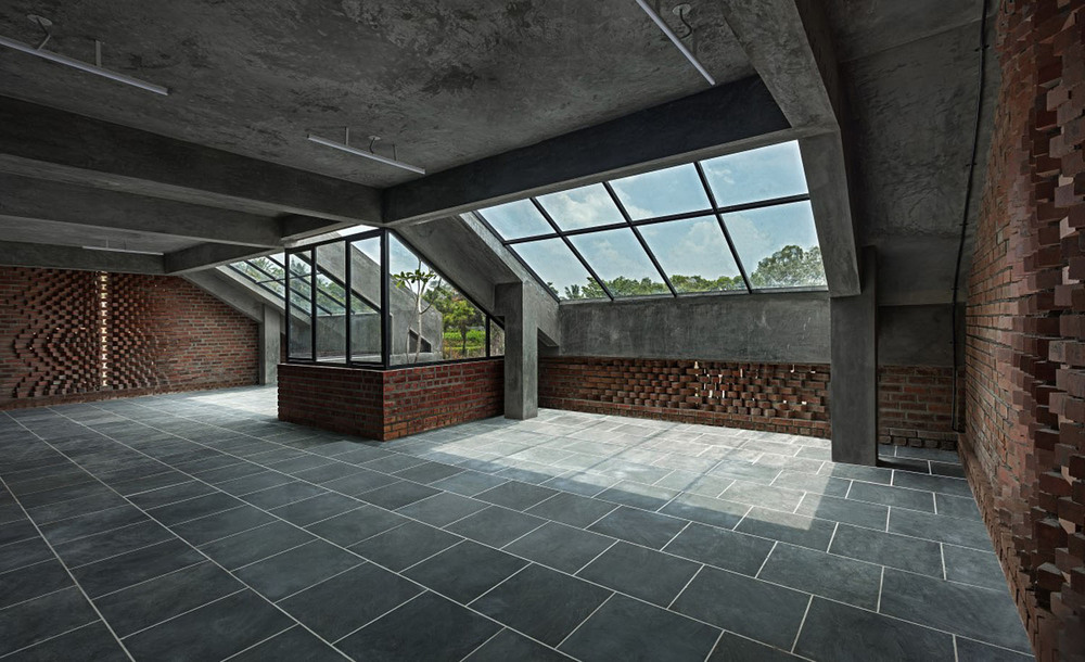 20 - Brick Jaali with the skylit Library area.jpg