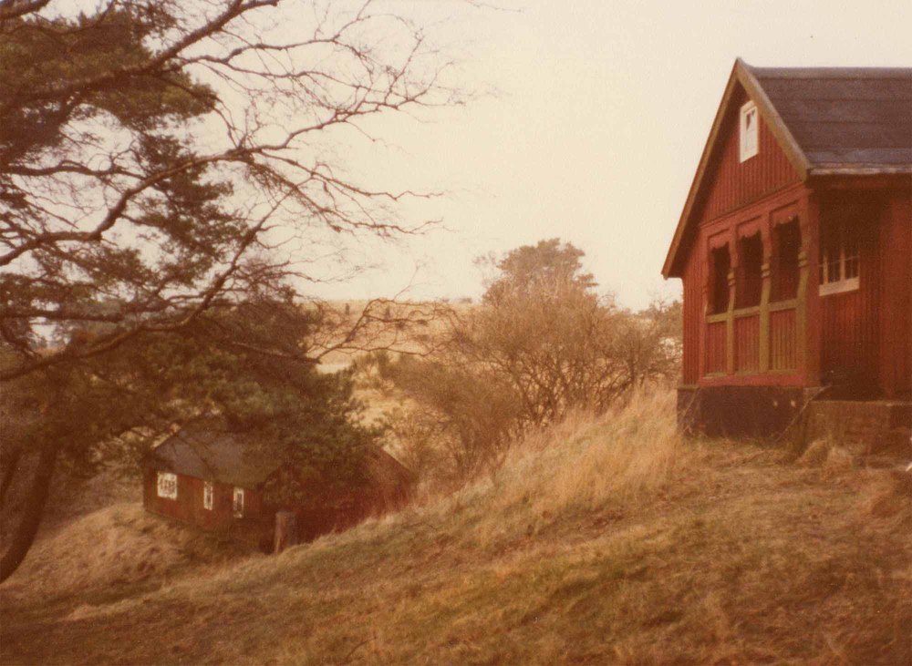 Bakkedraget - Cottage and shed before rebuilding - Exterior 1981.jpg
