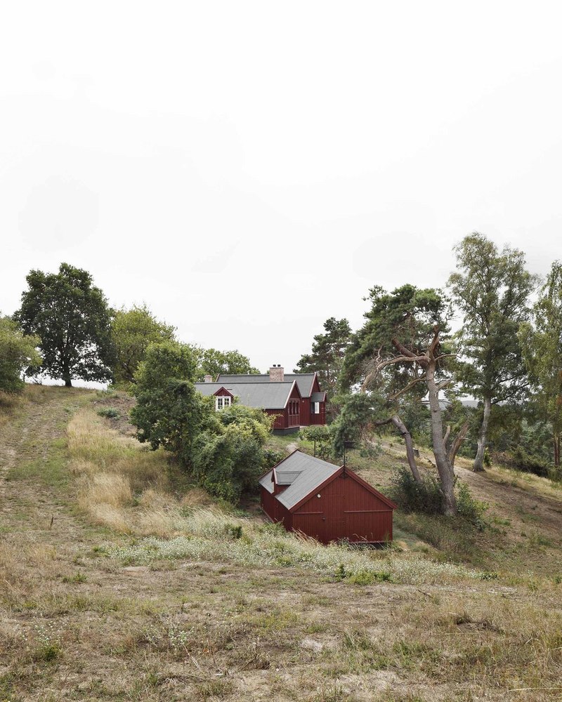 Bakkedraget 01 - Exterior - Cottage and shed -  Photo_Laura Stamer.jpg