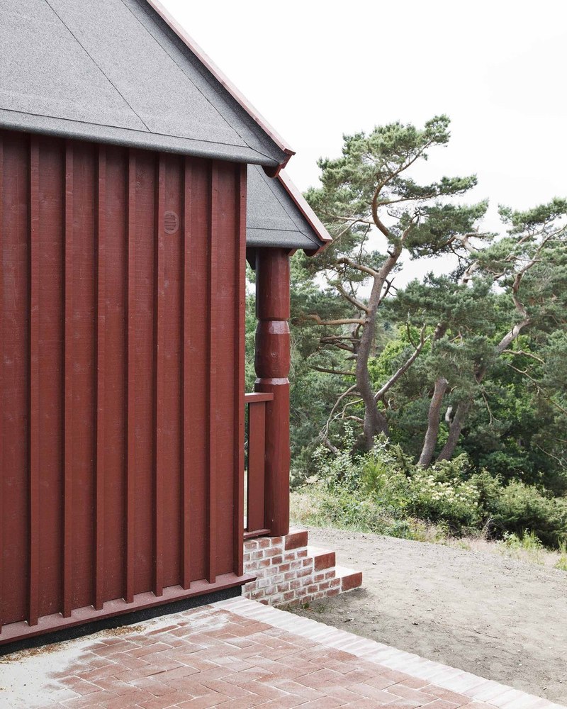 Bakkedraget 16 - Courtyard and portico - Cottage - Photo_Laura Stamer.jpg