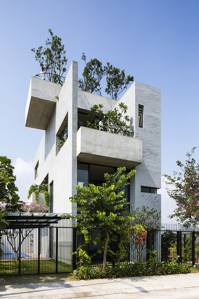 pic02_Exterior_OKI2000.jpg