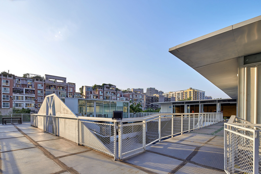 A25 the surrounding view of the 2F shower area 二楼淋浴区楼顶看四周环境.jpg