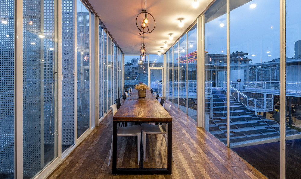 B08 interior of 2F drinking area.jpg