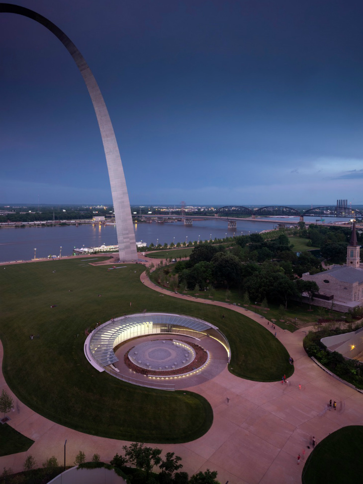 gateway_arch_museum_730_6.jpg