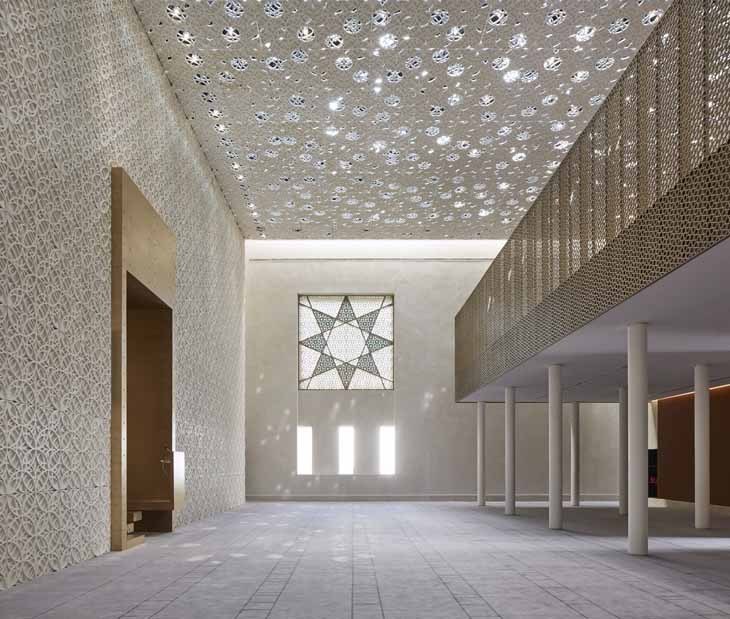 10_Internal view of prayer hall, copyright Hufton and Crow730.jpg
