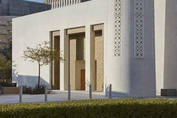 3_View of main entrance from public landscaped courtyard_copyright_Hufton and Crow730.jpg