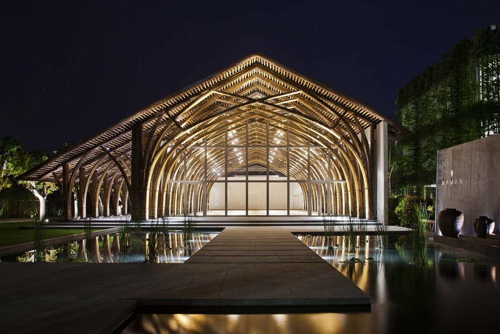 08-night-view-of-facade.jpg