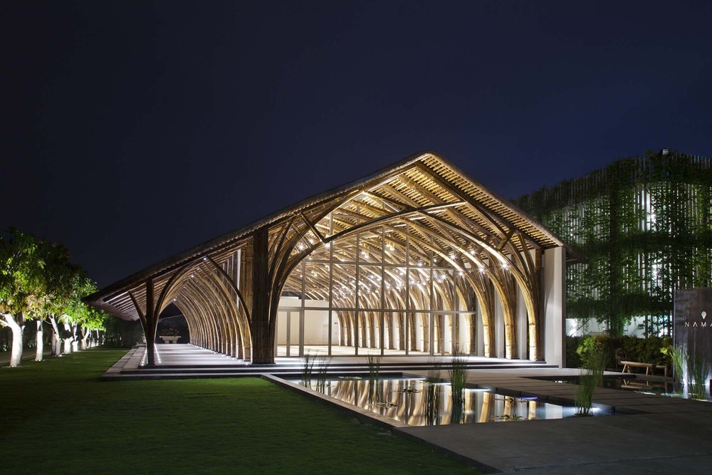 09-night-view-of-facade.jpg