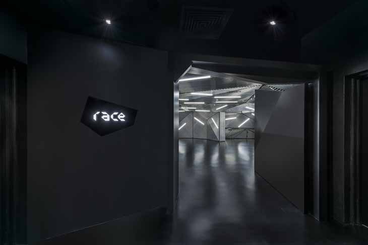 03_RACE_ENTRANCE730.jpg