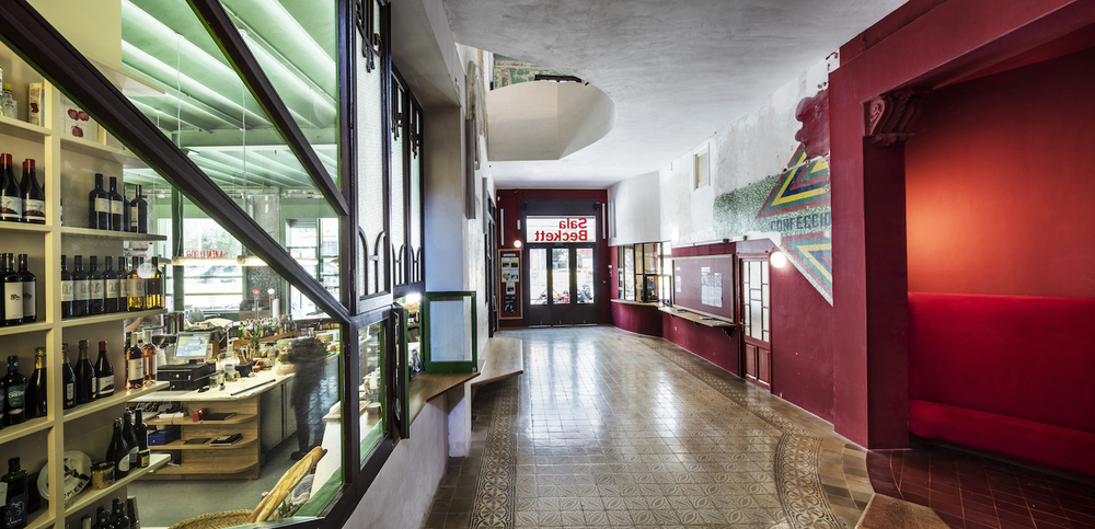 floresprats-salabeckett-62408-ph_x_02_ag_main vestibule towards entrance_photoadri+ágoula_lr14401440.jpg