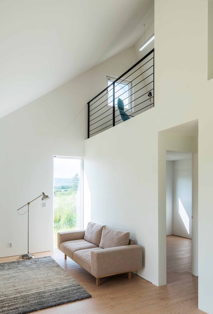 10_Shear House_Living Room Looking Attic_Song Yousub.jpg