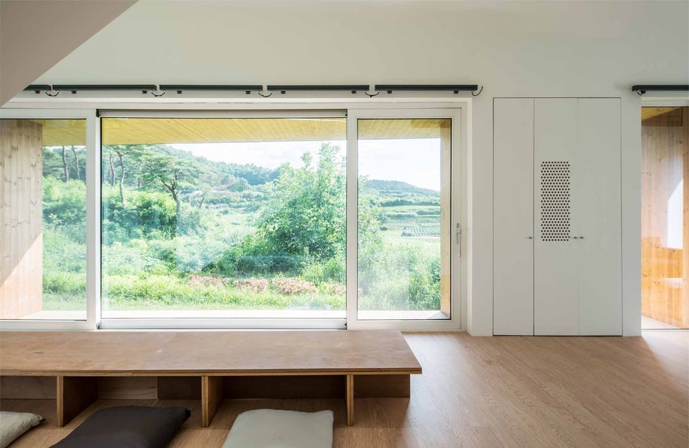 13_Shear House_Living Room Looking South_Song Yousub.jpg