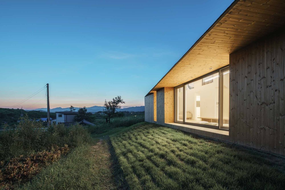 19_Shear House_Under Eave_Song Yousub.jpg