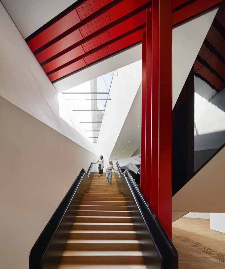 052_Ascending staircase, the V&A Exhibition Road Quarter, designed by AL_A _Hufton+Crow2000730.jpg