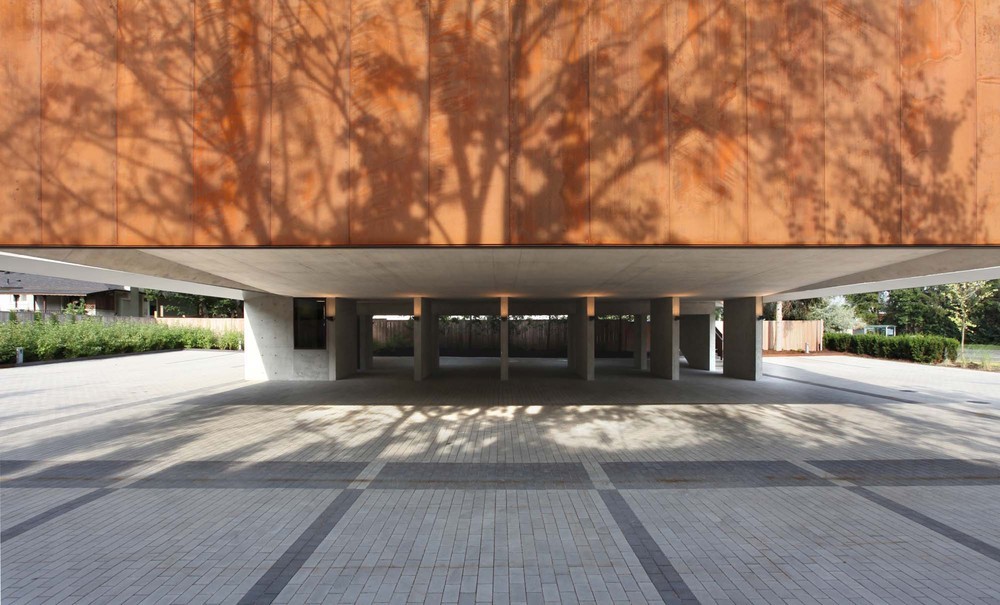Shim-Sutcliffe Architects - Wong Dai Sin Temple -04- James Dow.jpg