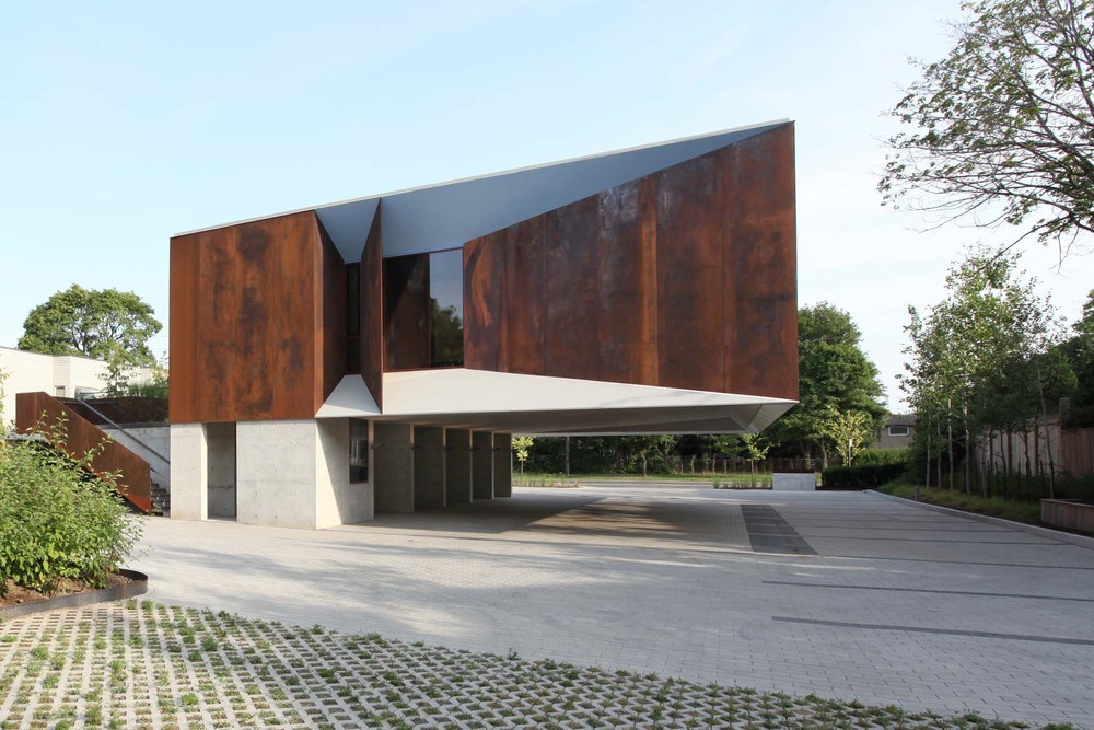 Shim-Sutcliffe Architects - Wong Dai Sin Temple -05- James Dow.jpg
