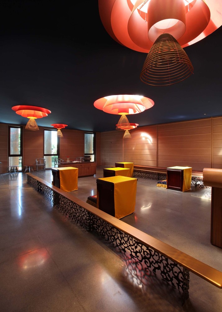 Shim-Sutcliffe Architects - Wong Dai Sin Temple -12- James Dow.jpg