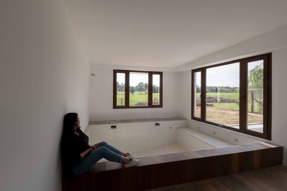 Ambroggio Arq ph G Viramonte-1976-Editar.jpg