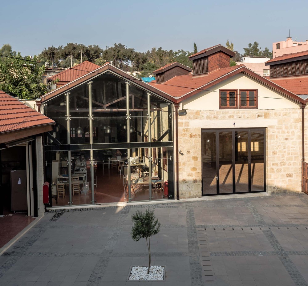 13-ic avlu cephesi.jpg