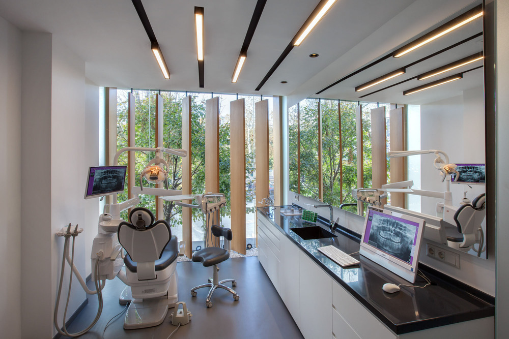 slasharchitects-bati-dental-policlinic-26-clinic-interior-minimal.jpg
