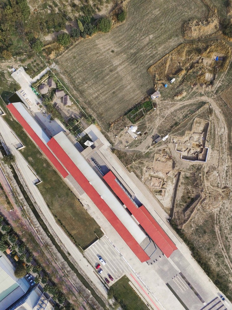 YHVC_PH_buildingdrone_01.jpg