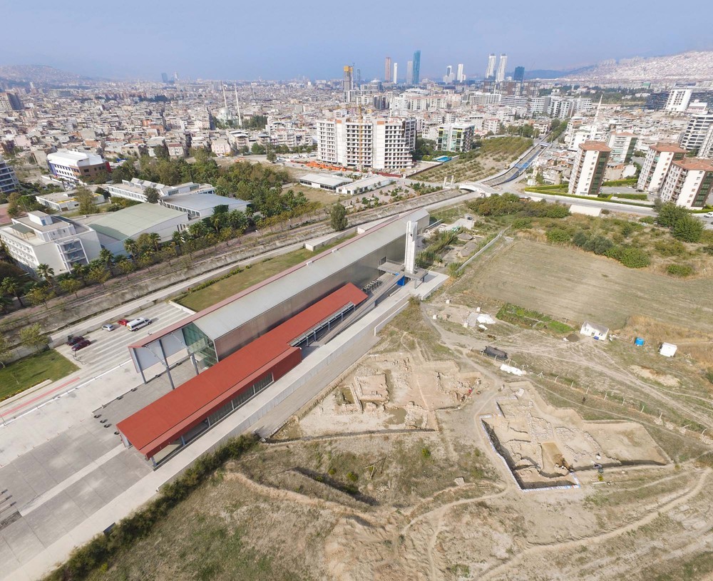 YHVC_PH_buildingdrone_02.jpg