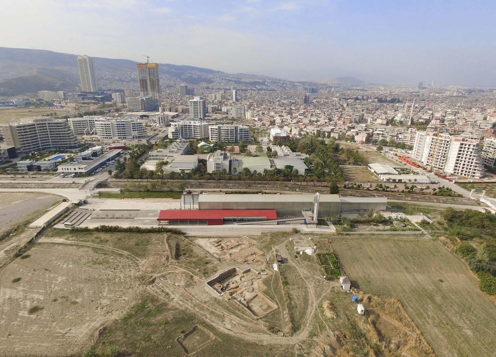 YHVC_PH_buildingdrone_03.jpg