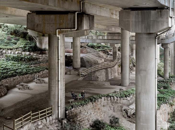Erlacher_Skies-Concrete_p_94-95_Yuzhong_VII_Chongqing.jpg.2504473.jpg