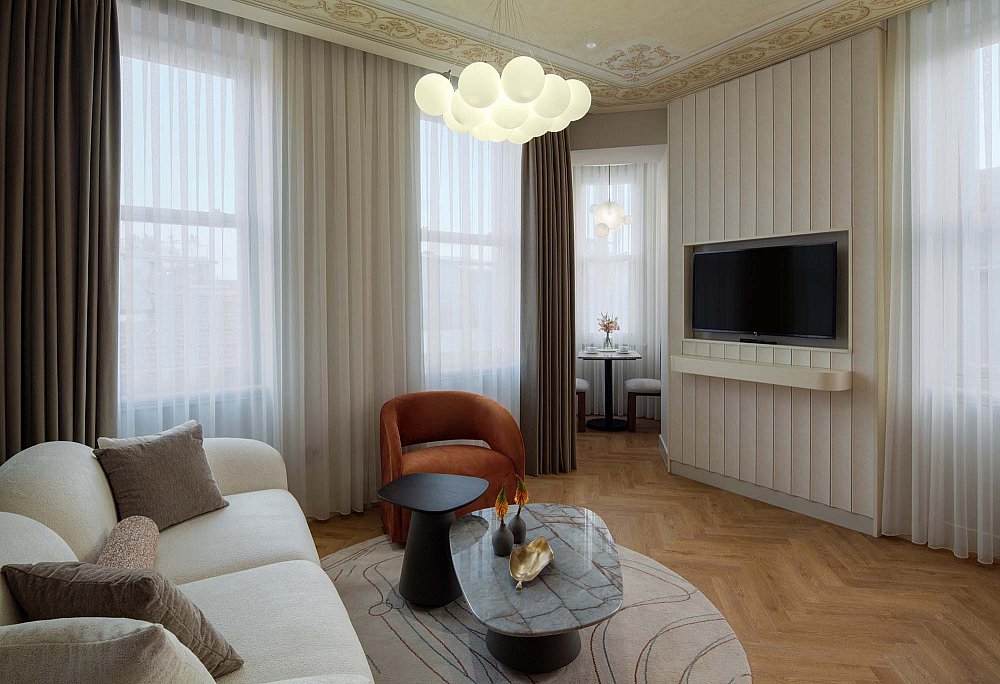 11_Corner Suite with Bay Window 2.jpg