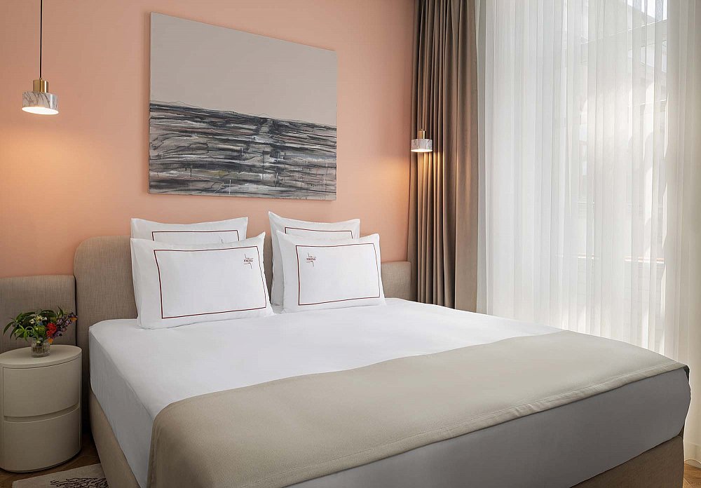 14_Deluxe Room with French Balcony 2.jpg