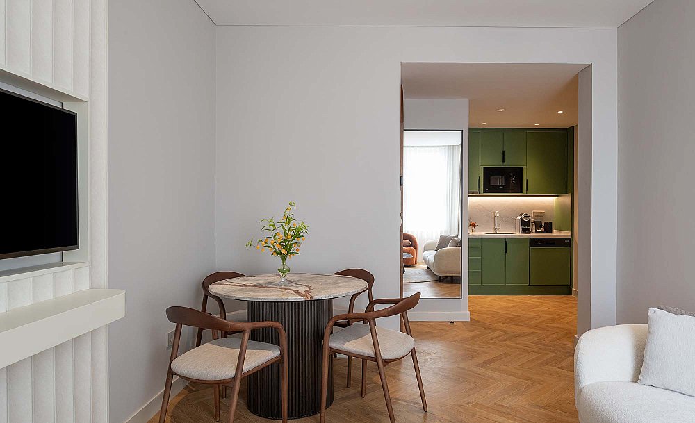16_Two Bedroom Suite with French Balcony 6.jpg