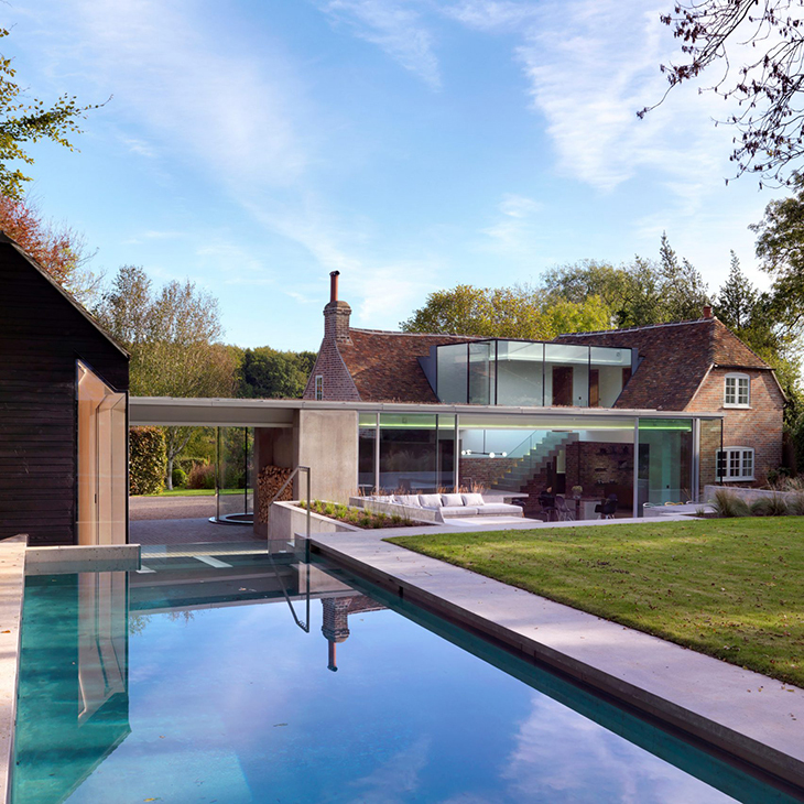 cottage-guy-hollaway-architecture-residential-extensions-kent-uk_dezeen_2364_col_14-1704x1704.jpg