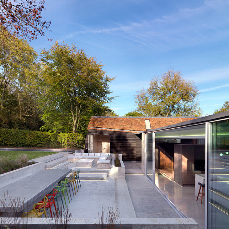 cottage-guy-hollaway-architecture-residential-extensions-kent-uk_dezeen_2364_col_17-1704x1704.jpg